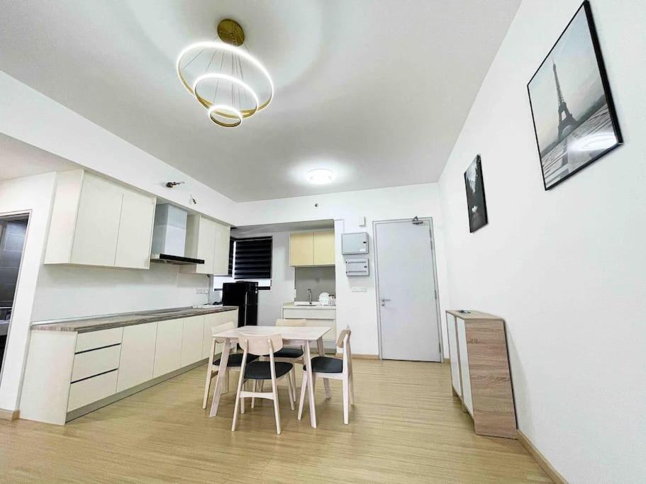 Cozy & Comfy Home Dsara Sentral Opposite Mrt Sungai Buloh Ngoại thất bức ảnh